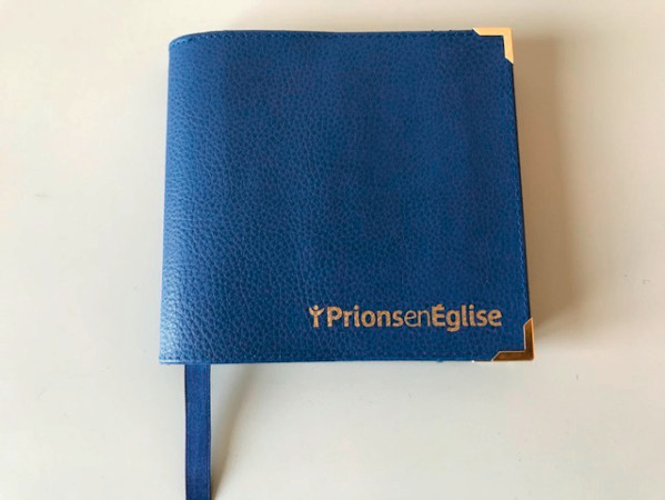 Couverture simili cuir bleu format poche -   - BAYARD PRESSE
